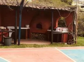 Casa de Campo con Sala de Juegos, BBQ y canchas deportivas