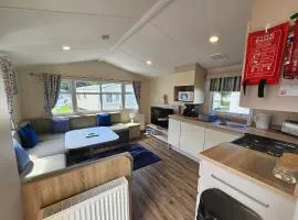 Cosy Caravan Haven Marton Mere