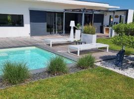 Villa MINA avec piscine privée proche mer，位于La Garnache的酒店