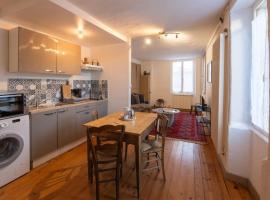 Fisherman's House Cozy Duplex，位于克勒兹河畔阿尔让通的酒店