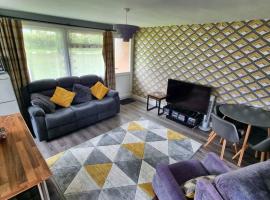 5 Hemsby Holiday Chalet, Convenient for sandy beach，位于赫姆斯比的酒店