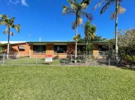 Yolanda - Burrum Heads- Beachfront - 3BR- Aircon