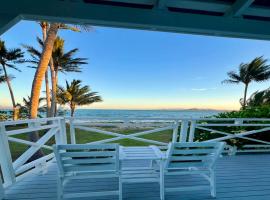 Absolute Beachfront Bowen Beach House 3 Bedroom，位于鲍恩的别墅