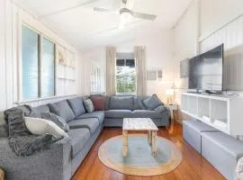 Cosy Queensland Charm - A Family, Friendly Cottage