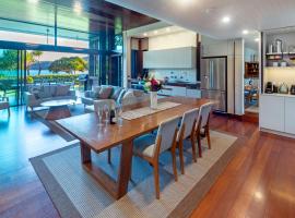 Yacht Club Villa 6 On Hamilton Island - oceanviews, 2 x buggies & valet service，位于汉密尔顿岛的酒店