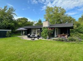 Nice Home In Tisvildeleje With Wifi，位于齐斯维勒莱厄的酒店