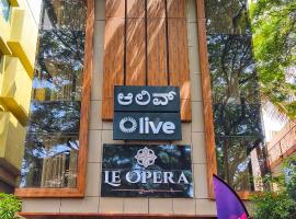 Olive Hotel Le Opera by Embassy Group，位于班加罗尔的酒店