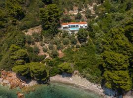 Mourtia LA0414，位于Athéaton的酒店