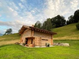 Maiensäss, Berghütte Chlara - autark, voll ausgestattet, Ressourcen begrenzt