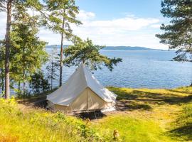 Glamping - Løvøya Oslofjord，位于霍尔滕的豪华帐篷