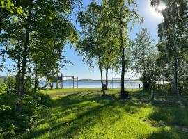 T&otilde;hela J&auml;rve Puhkek&uuml;la，位于M&auml;nnikuste的露营地