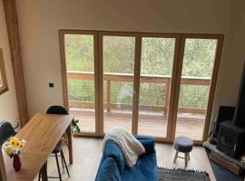 Le Mirador chalet Seytroux, big views 15 minutes from Morzine，位于Seytroux的酒店