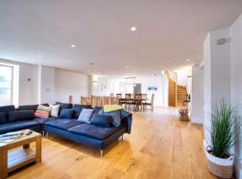 Plaistow Barton Barn - The Engine Room，位于巴恩斯特珀尔的酒店