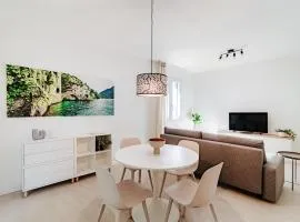 Lario Suite Apartments by Quokka 360 - With parking Next to Como City