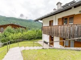 Colorful mansion patio with barbeque - 20' Cortina