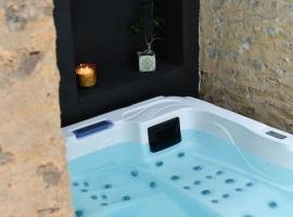 Jacuzzi idyllique à 1h de Paris，位于Greneville-en-Beauce的酒店