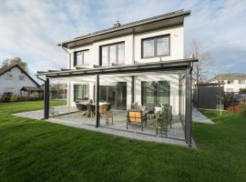 BohnApartments Luxury Villa Berlin - 210qm - Wintergarten - Kamin - 4 kostenlose Parkplätze - 6 Schlafzimmer - Neubau - Luxusausstattung，位于比肯韦德的酒店