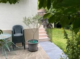 Maison Indépendante CHELLES , Paris Disney Proche JO 2024 Vaires sur Marne est a 10 minutes de Chelles des épreuves Olympique de canoé kayac 2 chambres