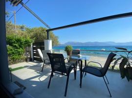 Beachfront Retreat at Agios Vasileios，位于帕特雷的酒店