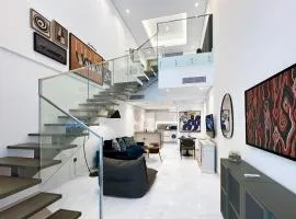 Trophy - Elevated Living in Luxurious Business Bay Loft