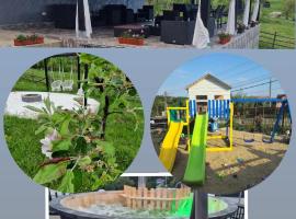 Casa dintre munti，位于诺瓦齐- 斯特拉尼的自助式住宿