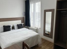 Le Clémenceau Hôtel et Appart'hôtel & Restaurant "Gare Sncf" centre ville，位于瓦朗西纳的酒店