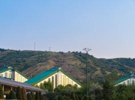 Pyramids Resorts, Charvak，位于Yusufkhona的酒店