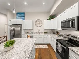 Historic Freshly Renovated 8-Bedroom Townhomes - Downtown Loudon