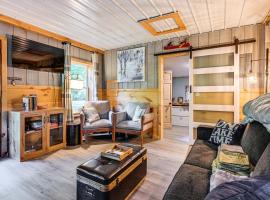 Lake Access and Kayaks Gladwin Cottage Near Golfing，位于Gladwin的酒店