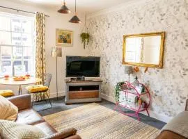 3 The Haw thornes Sleeps 6 NEC 7mins