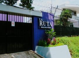 LA RUTA HOTEL CORPORATIVO，位于圣萨尔瓦多的旅馆