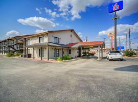 Motel 6 San Antonio, TX I-35 North Corridor，位于圣安东尼奥的酒店