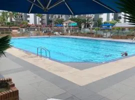 Comodo apto tipo club con piscina y sauna