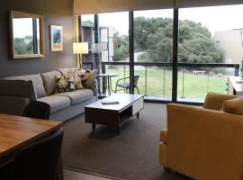 Coastal Cove Retreat - with heated pool near Hot Springs & Golf