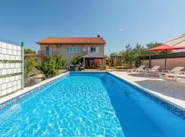 4 Bedroom Gorgeous Home In Lisicic