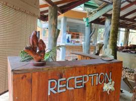Sinaja birds lodge，位于Kalawana的酒店
