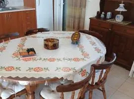 παραθαλασσιο σπιτι στην εξοχη