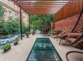 Condo in center Tbilisi with Terrace，位于第比利斯的酒店