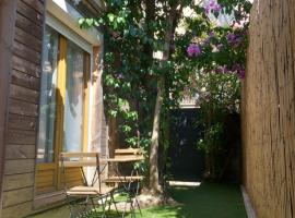 T2 rdc calme, ensoleillé et fleurie，位于Gigean的酒店
