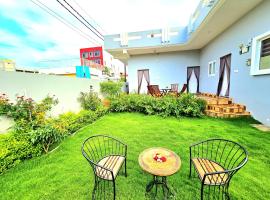 Blissful Townhouse - Private Villa- 2BK With Garden,Kitchen,Pet friendly，位于瑞诗凯诗的酒店