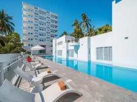 The Up Hotel Phu Quoc Island - The Poolside Escape，位于富国富国岛国际机场 - PQC附近的酒店