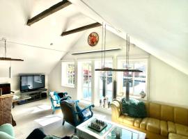 Boathouse in Mausund，位于Bogøyvær的酒店