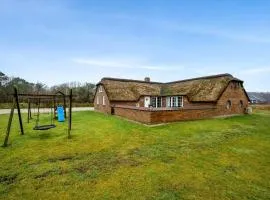 Large 14-Person Pool House - 1004