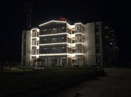 Hotel Millennium Plaza，位于贾姆讷格尔的酒店