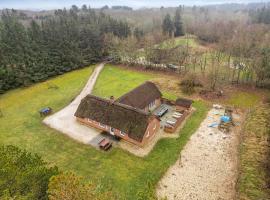 Large Pool House With Beach Volleyball - 2000，位于乌尔夫堡的酒店
