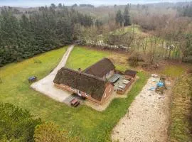 Large Pool House With Beach Volleyball - 2000
