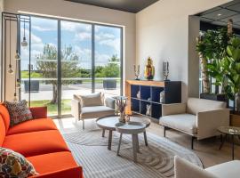 Kyriad Chateauroux Nord - A&eacute;roport，位于D&eacute;ols的带泳池的酒店