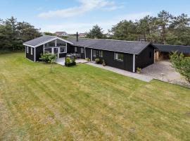 4 Bedroom Lovely Home In Vestervig，位于韦斯特维的酒店