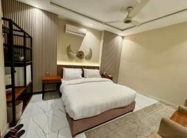 New Shelton Boulevard Crossroad Hotel，位于拉合尔Johar Town的酒店