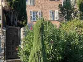 Grande maison avec jardin Mougins vieux village，位于穆然的酒店